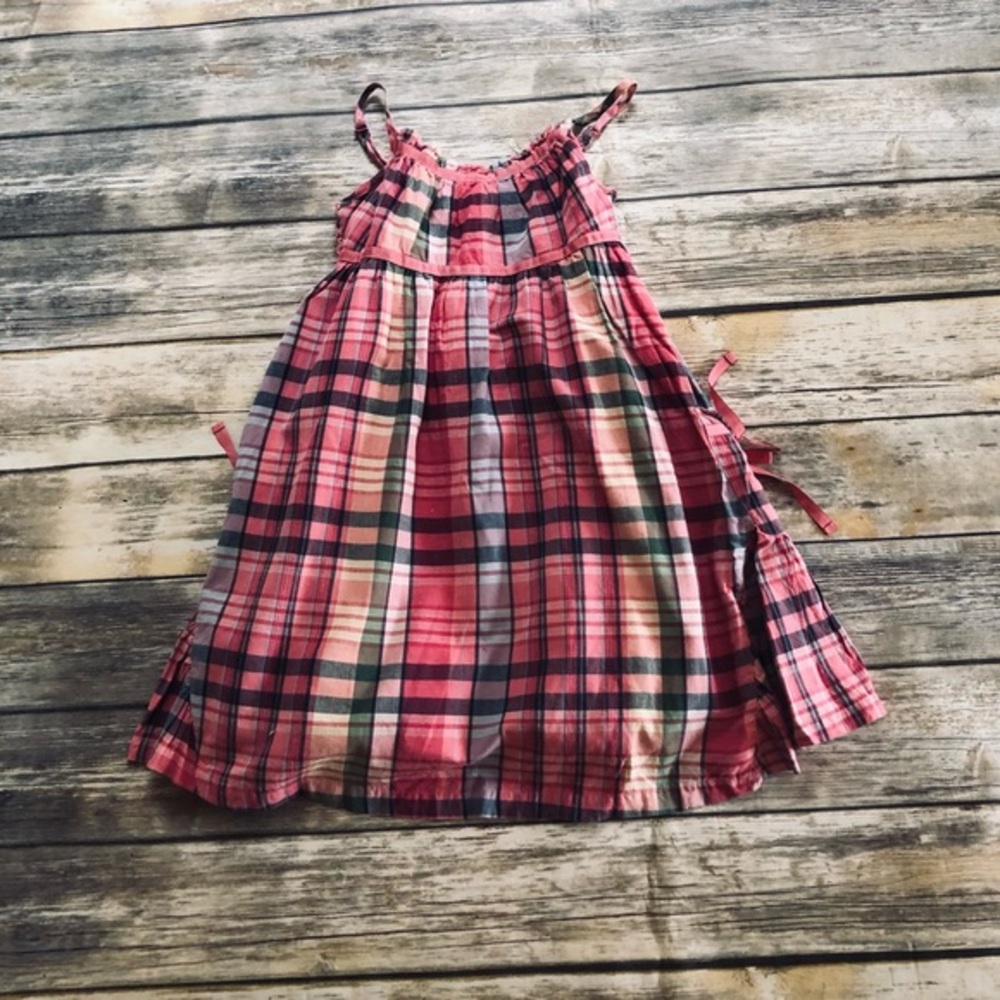 Girls adorable plaid dress! Size 6-7